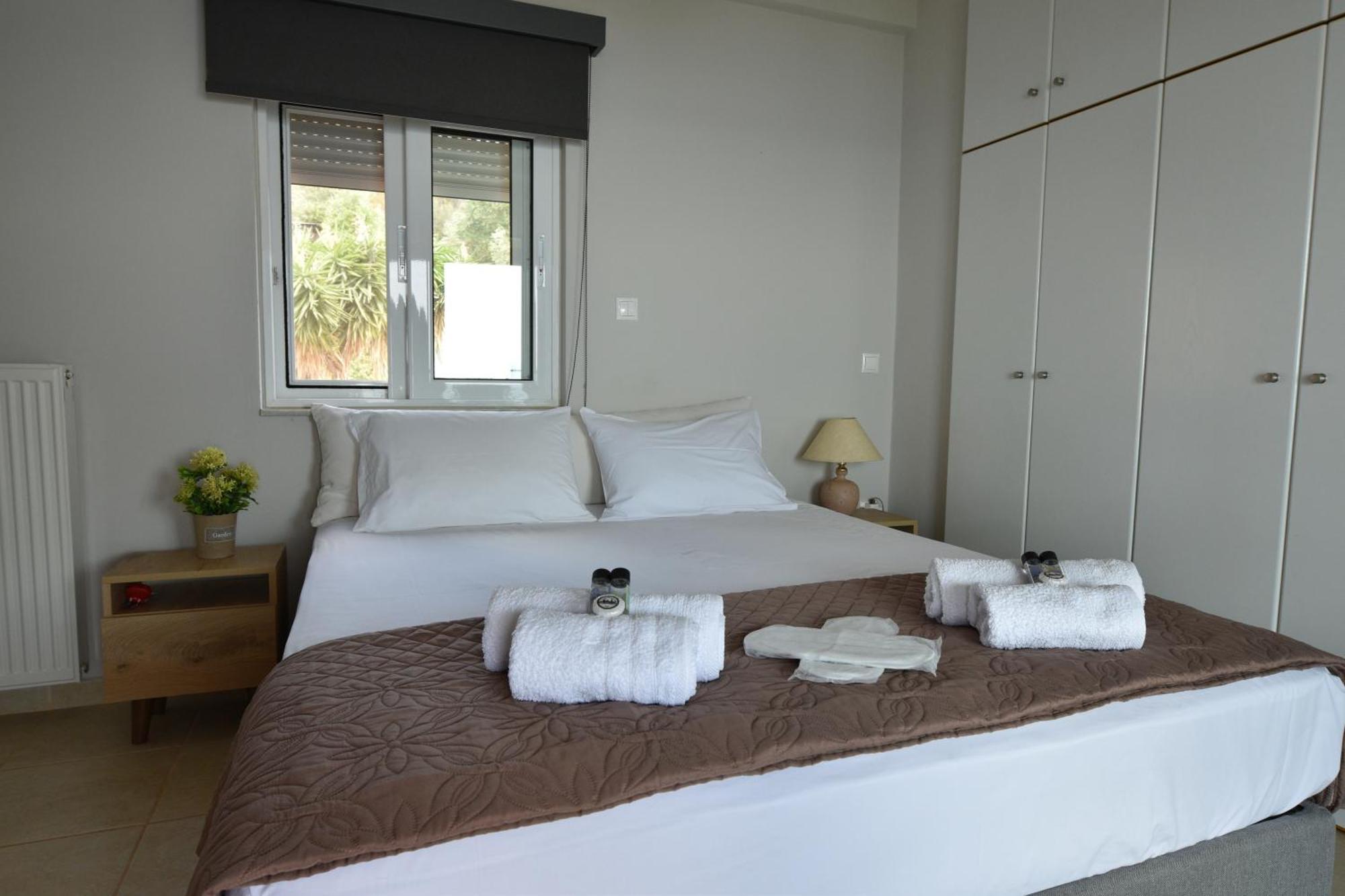 Blue Bay View - Beach House Vathirrevma Kültér fotó