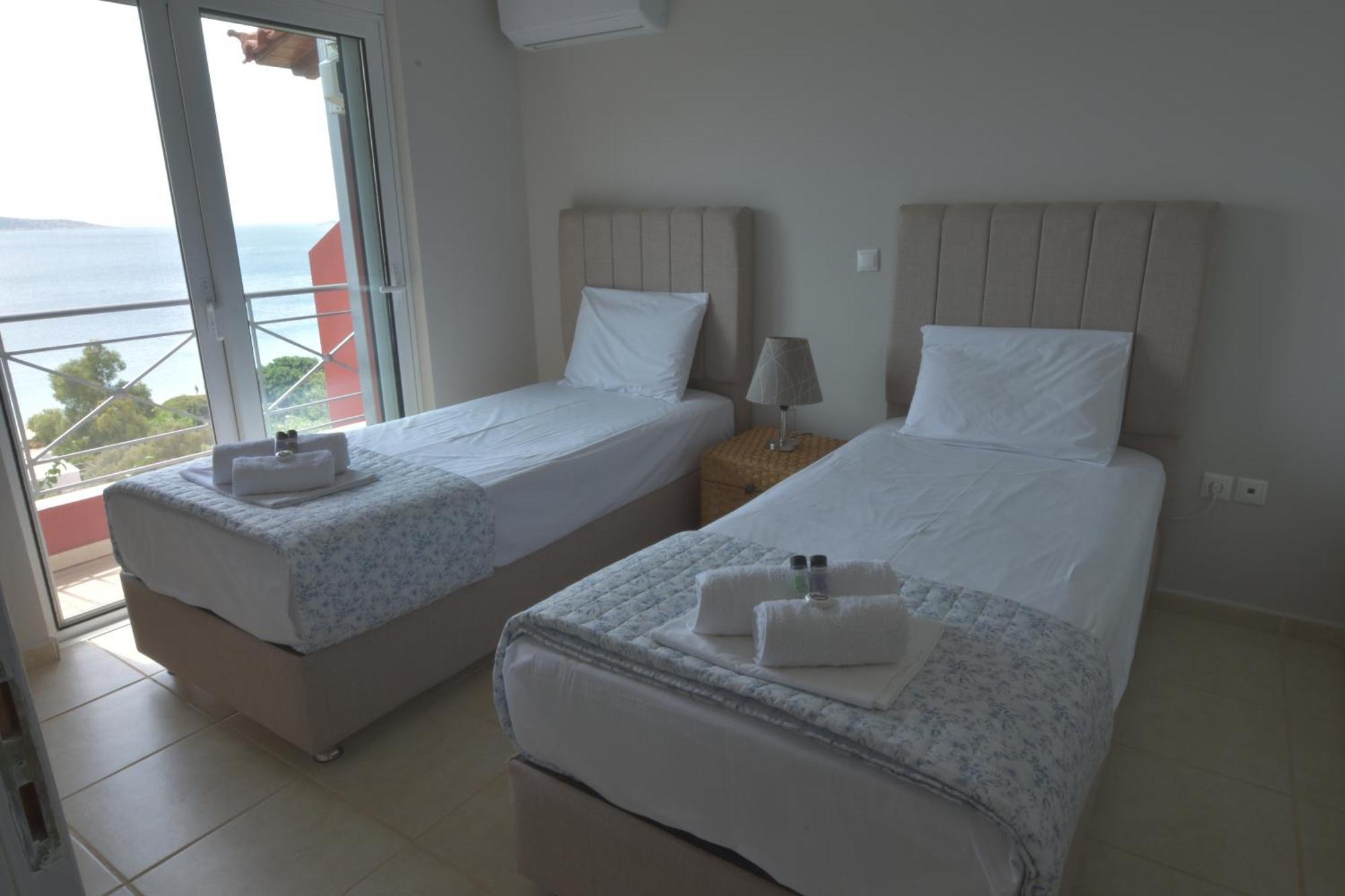 Blue Bay View - Beach House Vathirrevma Kültér fotó