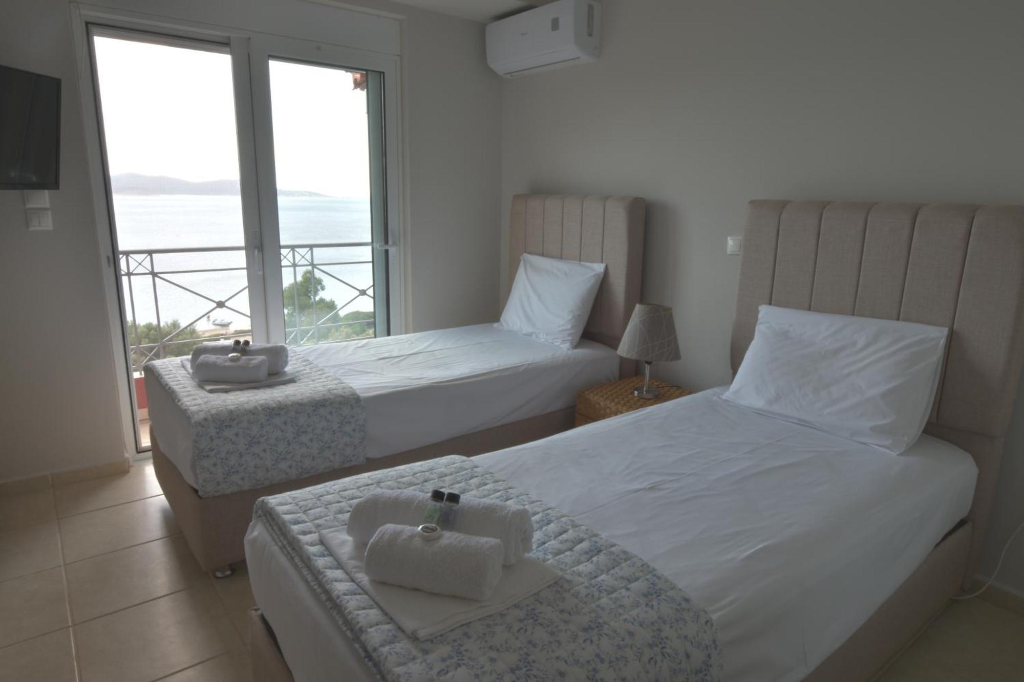 Blue Bay View - Beach House Vathirrevma Kültér fotó