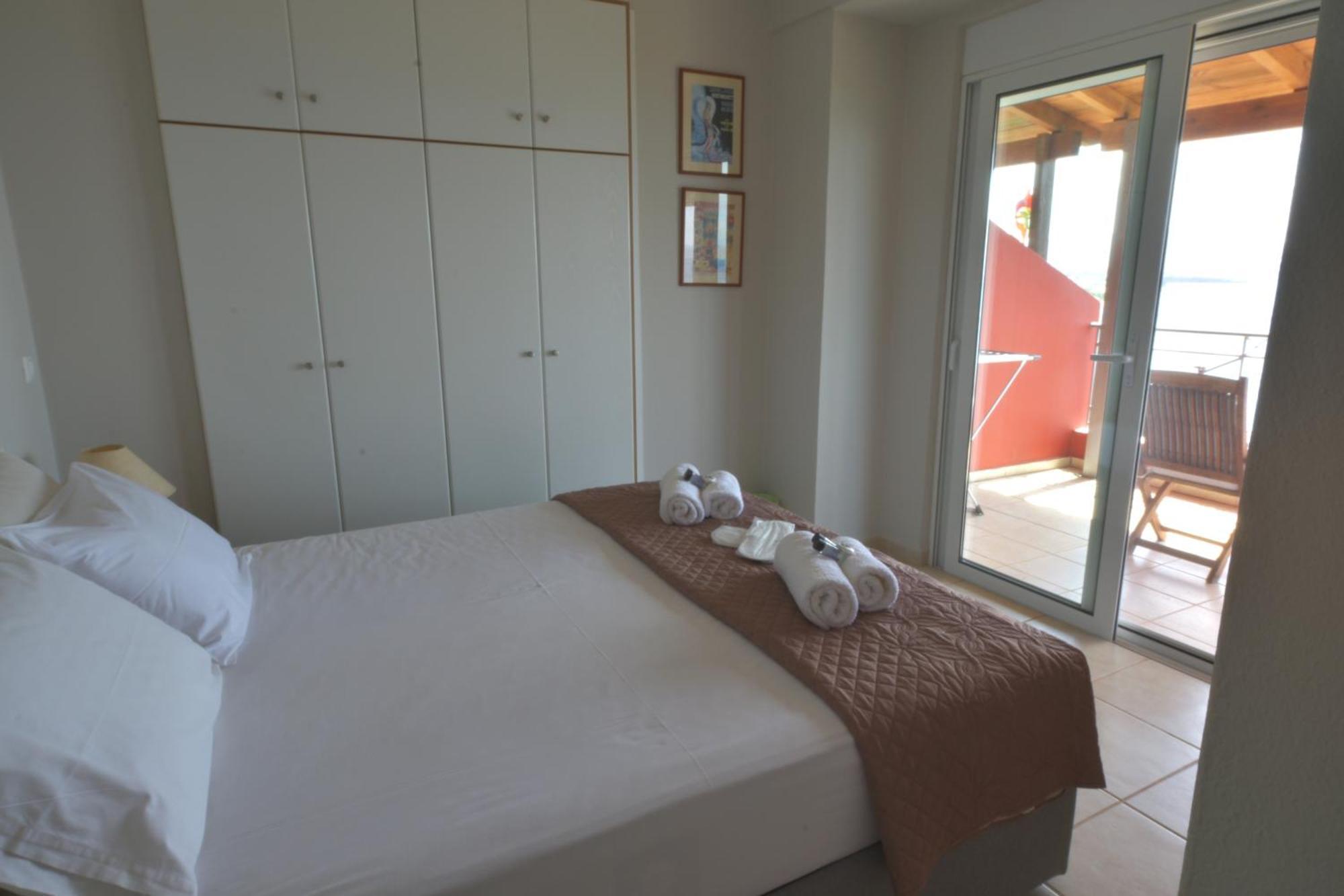 Blue Bay View - Beach House Vathirrevma Kültér fotó